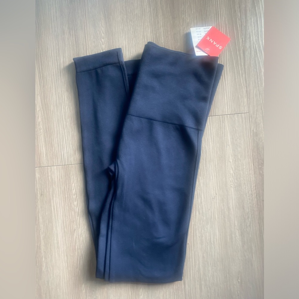 NWT women’s Spanx Seamless Legging, Navy, medium